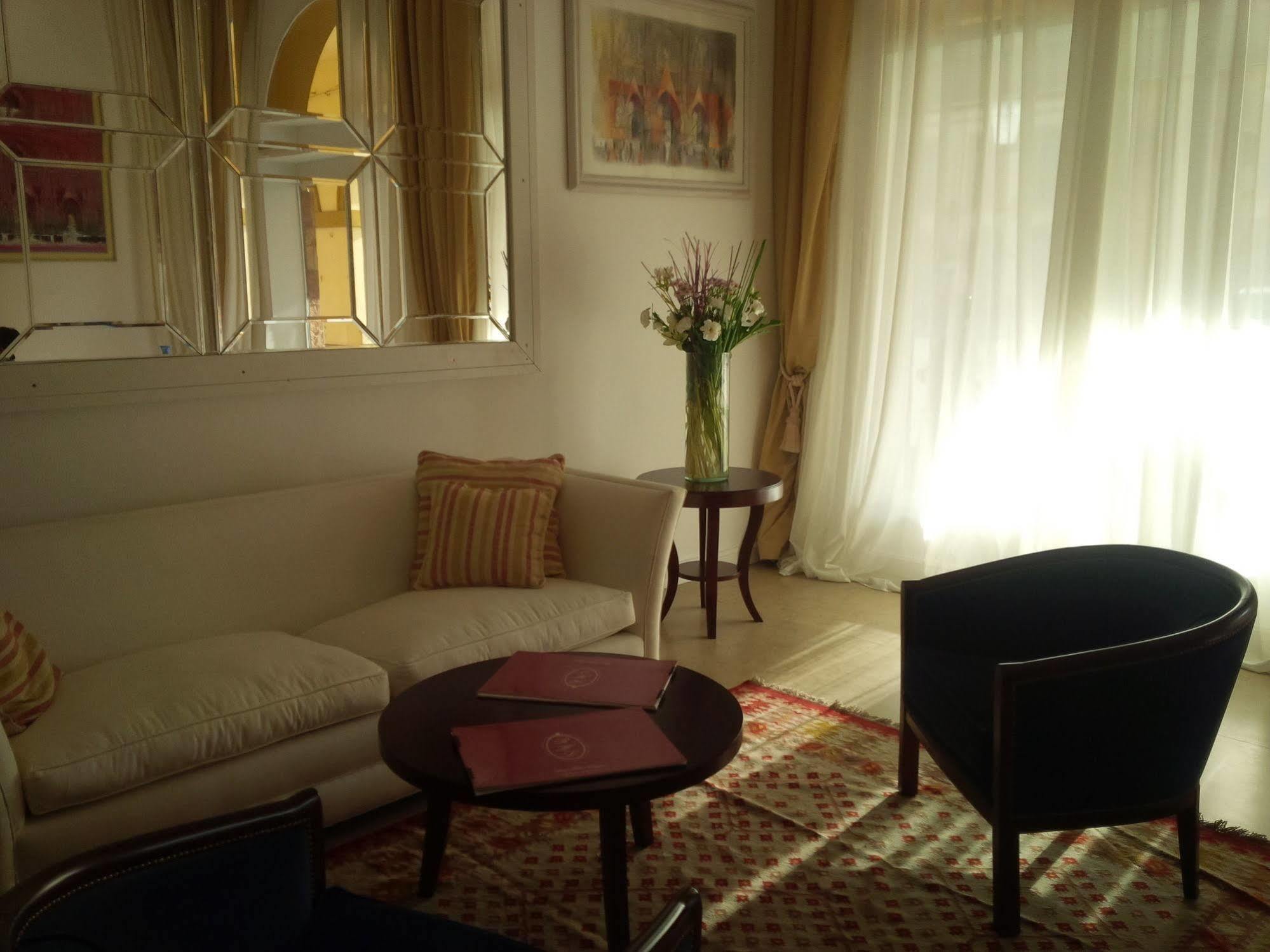 Real Hotel Lujan Ngoại thất bức ảnh