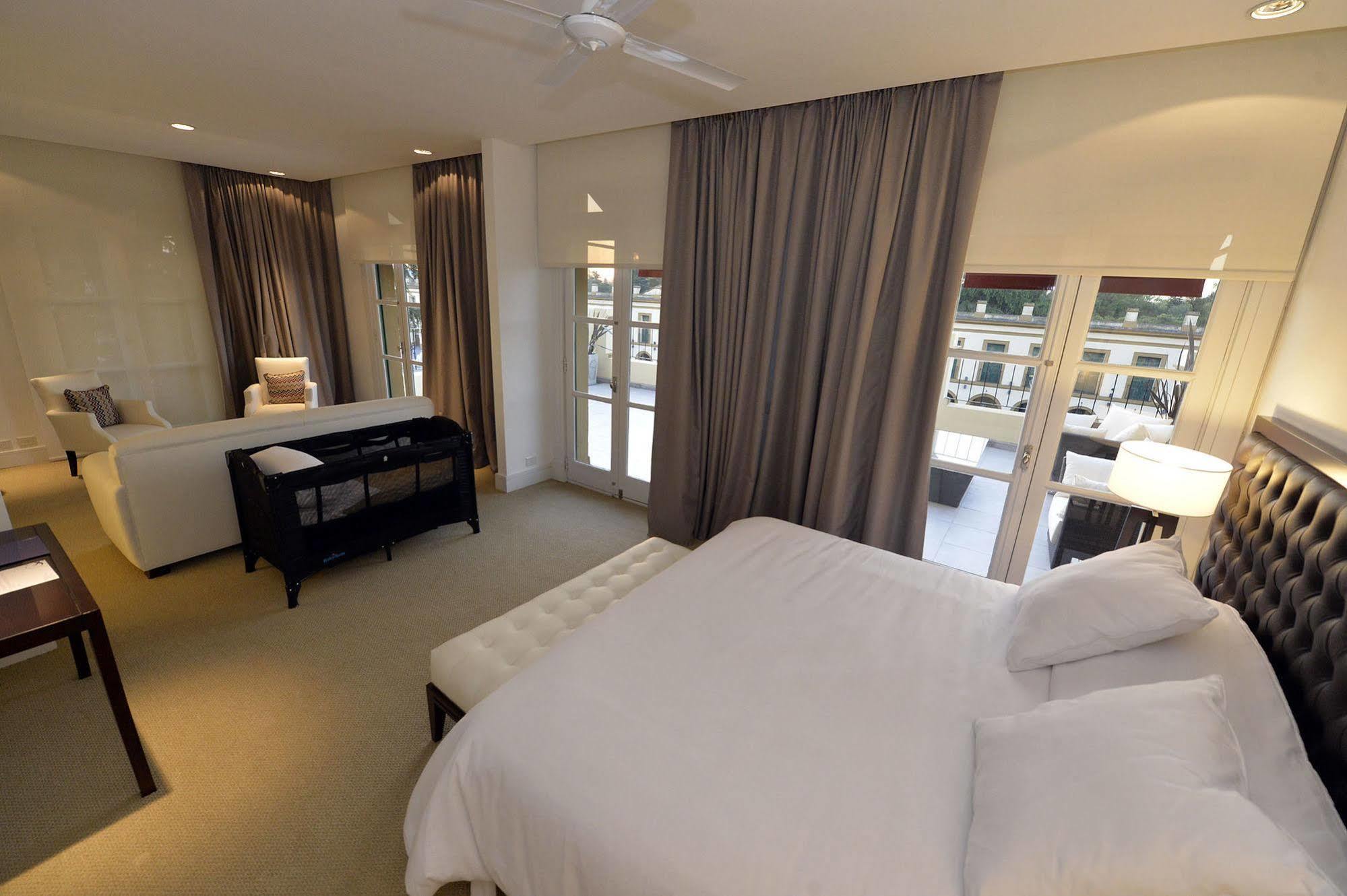 Real Hotel Lujan Ngoại thất bức ảnh